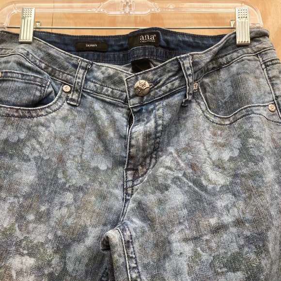 a.n.a. Skinny Stretch Jeggings, Blue Floral, Size 6 - Picture 2 of 5